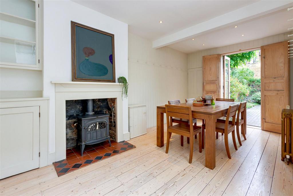 Dining room, fireplace
