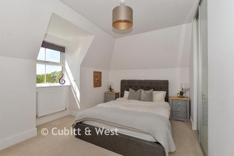 4 bedroom semi-detached house for sale, The Boulevard, Horsham RH12