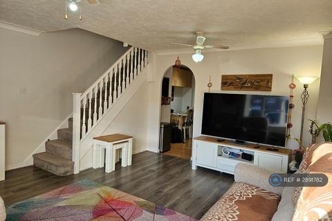 3 bedroom end of terrace house to rent, Clovelly Close, Pinner, HA5