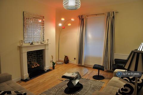 4 bedroom flat to rent, Beaumont Crescent, London, W14