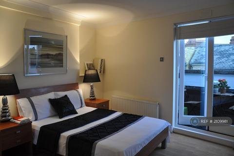 4 bedroom flat to rent, Beaumont Crescent, London, W14