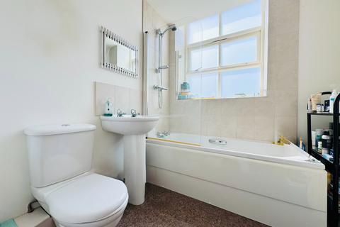 1 bedroom flat for sale, The Park, Kirkburton, Huddersfield, HD8 0NB