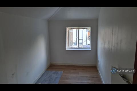 2 bedroom flat to rent, Mote Road, Maidstone, ME15