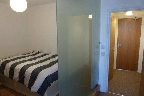 Studio to rent, 8 Whitefield Terrace Flat 9