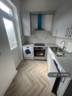 3 bedroom flat to rent, Barking Road, London, E13