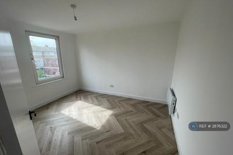 3 bedroom flat to rent, Barking Road, London, E13