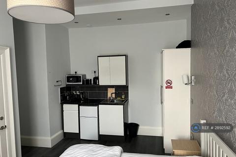 Studio to rent, East Preston Street, Edinburgh, EH8
