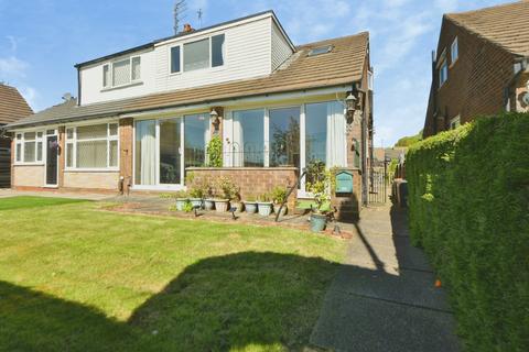 4 bedroom semi-detached house for sale, Queensgate Drive, Oldham, OL2