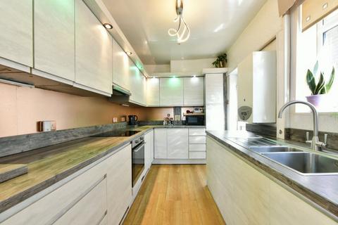 4 bedroom semi-detached house for sale, Queensgate Drive, Oldham, OL2
