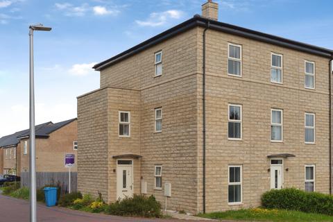 Semi-detached house - Amy Johnson Way, Hull, HU7