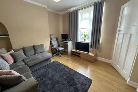 2 bedroom terraced house to rent, Kingston Avenue, Grantham NG31
