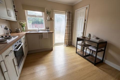 2 bedroom terraced house to rent, Kingston Avenue, Grantham NG31