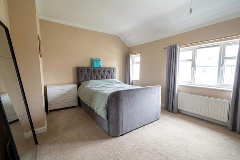 2 bedroom terraced house to rent, Kingston Avenue, Grantham NG31