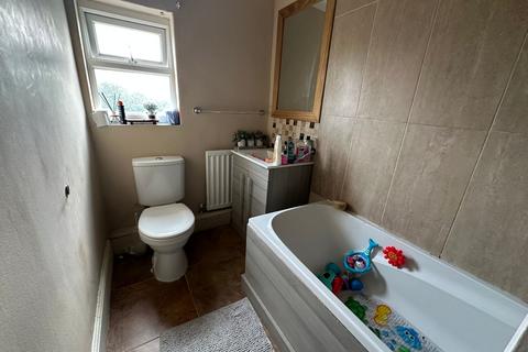 2 bedroom terraced house to rent, Kingston Avenue, Grantham NG31