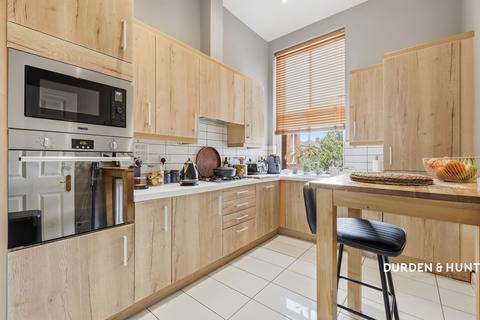 2 bedroom apartment for sale, Richmond Drive, Woodford Green, IG8