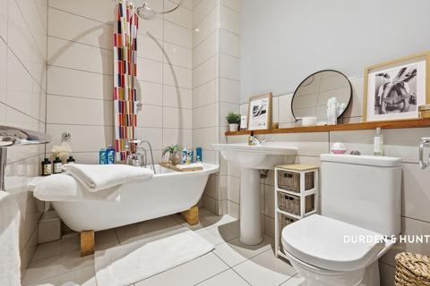 2 bedroom apartment for sale, Richmond Drive, Woodford Green, IG8