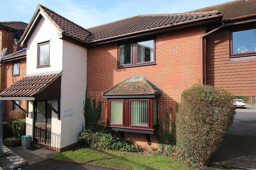 Station Road, Overton RG25 2 bed flat for sale - £210,000