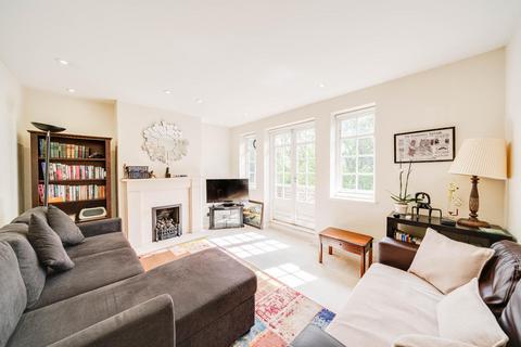 Lyttelton Court, Lyttelton Road, London