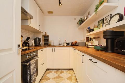 2 bedroom flat for sale, Seager Drive, CARDIFF, South Glamorgan, CF11
