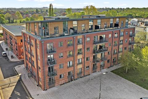 3 bedroom penthouse for sale, Flat 18, Lockwheel House, 4 Woodhouse Close, Worcester. WR5 3FT