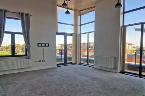 3 bedroom penthouse for sale, Flat 18, Lockwheel House, 4 Woodhouse Close, Worcester. WR5 3FT