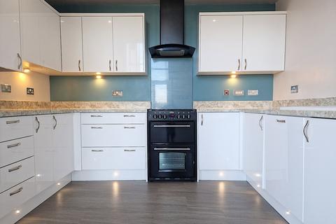 3 bedroom penthouse for sale, Flat 18, Lockwheel House, 4 Woodhouse Close, Worcester. WR5 3FT