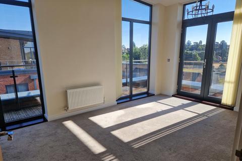 3 bedroom penthouse for sale, Flat 18, Lockwheel House, 4 Woodhouse Close, Worcester. WR5 3FT
