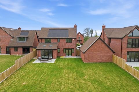4 bedroom detached house for sale, High House Farm, Stapleford Road, Stapleford Abbotts, Romford, RM4