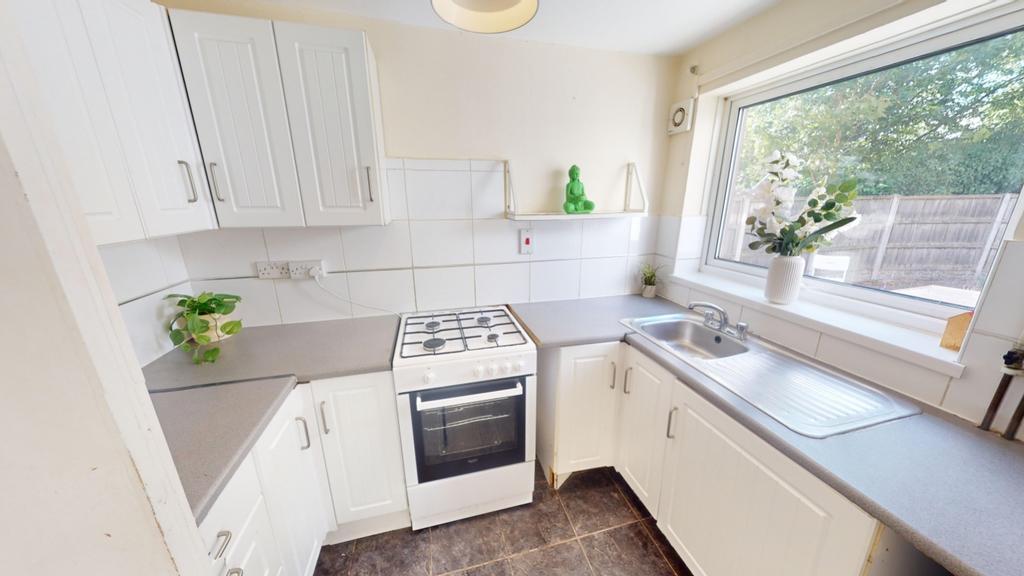 3 bedroom semi-detached house to rent