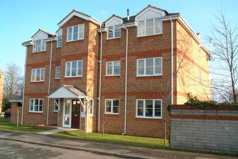 2 bed flat/apartment for rent in Sherborne Road, Farnborough GU14