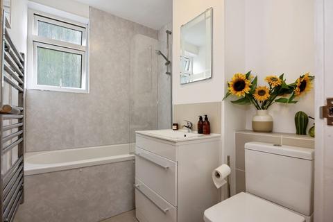 2 bedroom flat for sale, St. Margarets, London Road, Guildford, Surrey, GU1