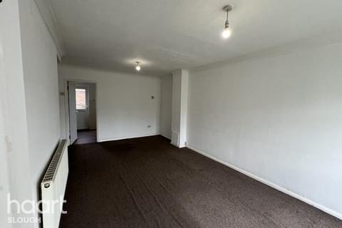 3 bedroom terraced house to rent, Severn Crescent, SLOUGH