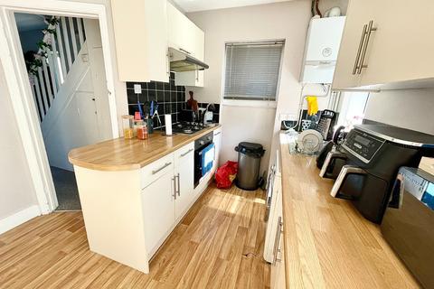3 bedroom semi-detached house to rent, Northdown Road, St Peters, Broadstairs, Kent, CT10
