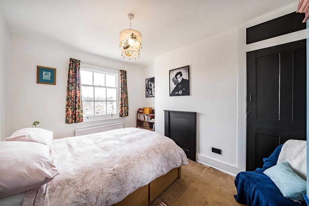 Bedroom, fireplace