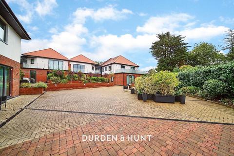 2 bedroom apartment for sale, Eden Avenue, Chigwell, IG7