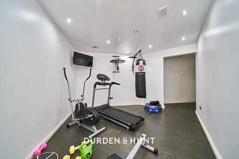 2 bedroom apartment for sale, Eden Avenue, Chigwell, IG7