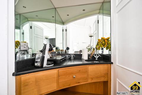 4 bedroom flat to rent, Green Street, London, W1K