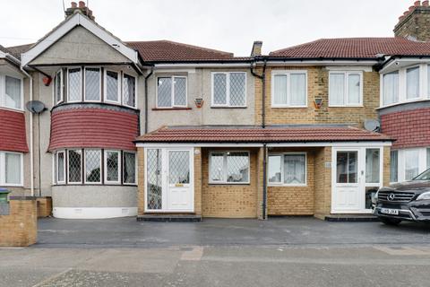 4 bedroom semi-detached house to rent, Axminster Crescent, Welling DA16