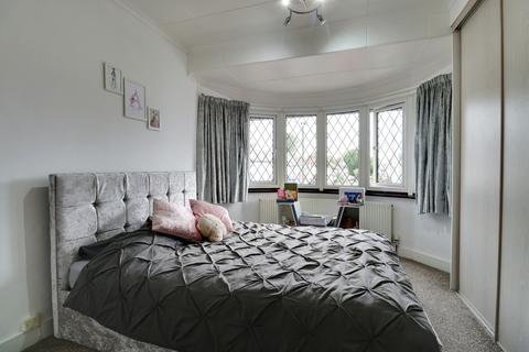 4 bedroom semi-detached house to rent, Axminster Crescent, Welling DA16