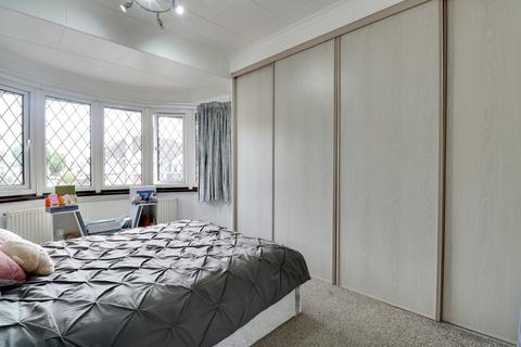 4 bedroom semi-detached house to rent, Axminster Crescent, Welling DA16
