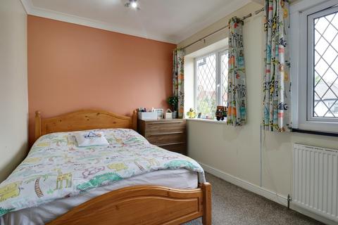 4 bedroom semi-detached house to rent, Axminster Crescent, Welling DA16