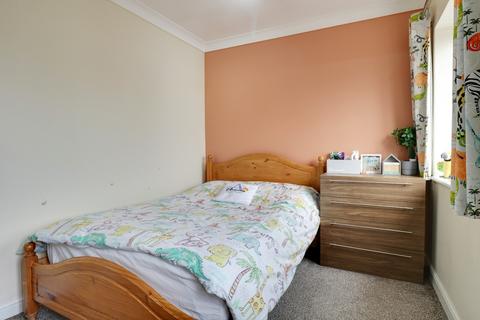 4 bedroom semi-detached house to rent, Axminster Crescent, Welling DA16
