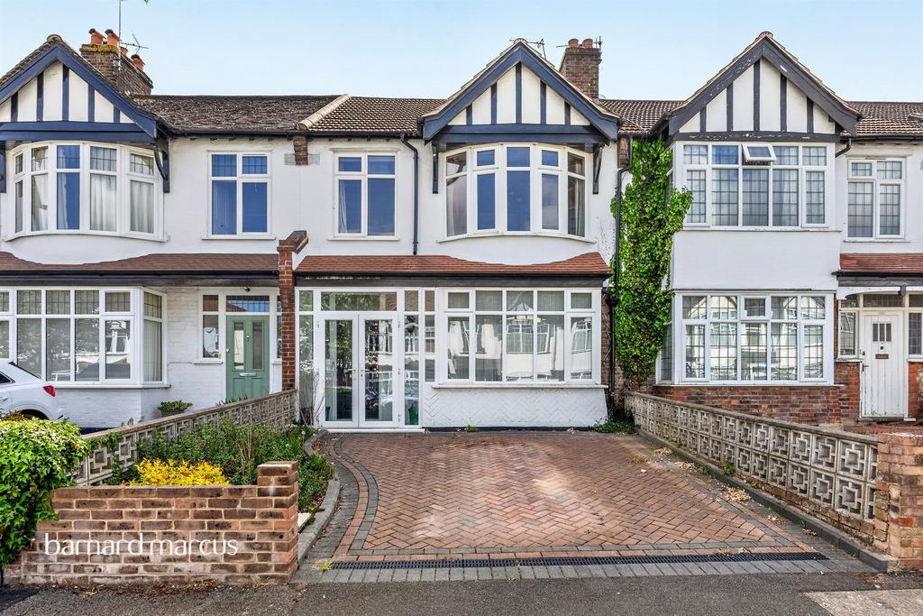 Detached house exterior, driveway