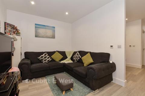 1 bedroom ground floor flat for sale, Holmes Park, Horsham RH12