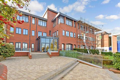 1 bedroom ground floor flat for sale, Holmes Park, Horsham RH12