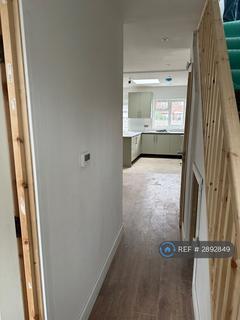 3 bedroom semi-detached house to rent, Eighth Avenue, Luton, LU3