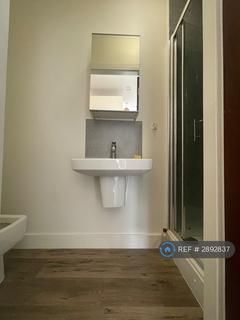 Studio to rent, Mitchell Road, London, N13
