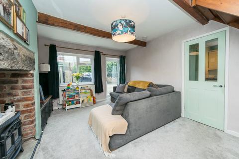 2 bedroom end of terrace house for sale, Commercial Road, Skelmanthorpe, Huddersfield, HD8