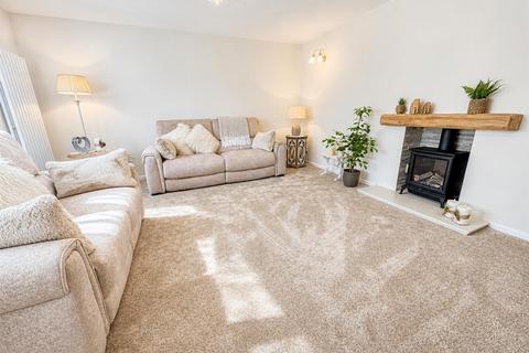 2 bedroom semi-detached bungalow for sale, Overbrook, Evesham