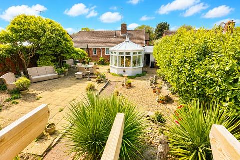 2 bedroom semi-detached bungalow for sale, Overbrook, Evesham